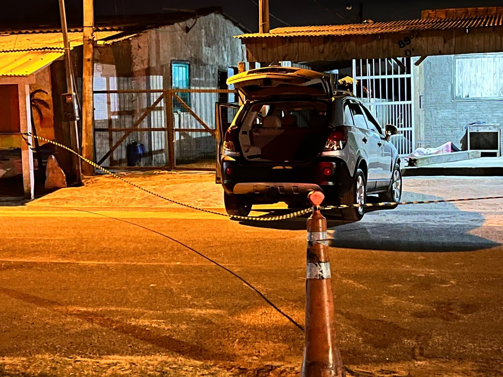 Crian&ccedil;a de 9 anos morre ap&oacute;s carro colidir contra resid&ecirc;ncia; motorista n&atilde;o tinha CNH