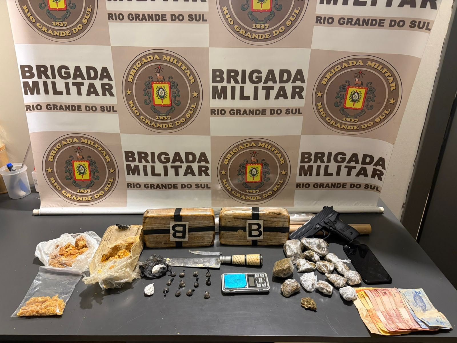 Brigada Militar apreende quase 3 quilos de crack em Canela
