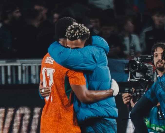 Irmãos Guela Doué e Desire Doué defendem Costa do Marfim e França, respectivamente | abc+