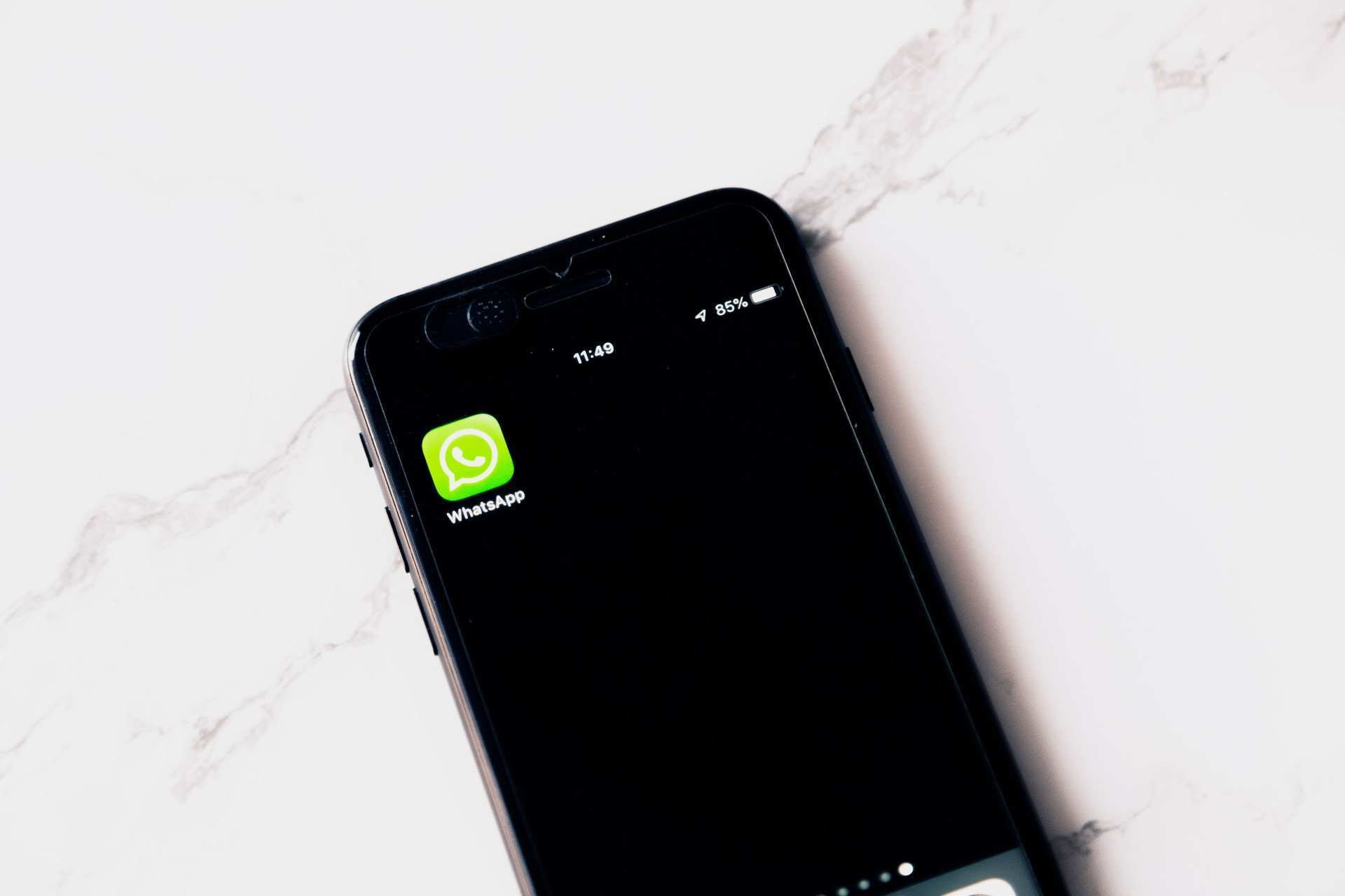 WhatsApp sem visual verde? Nova assinatura chega ao Brasil por R$ 7 com fun&ccedil;&otilde;es in&eacute;ditas