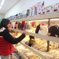 Frio prolongado impulsiona procura por itens de inverno no comércio da região