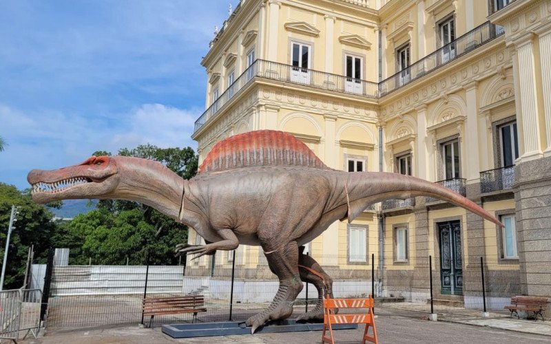 Museu Nacional ganha réplica de dinossauro brasileiro com 15 metros | abc+