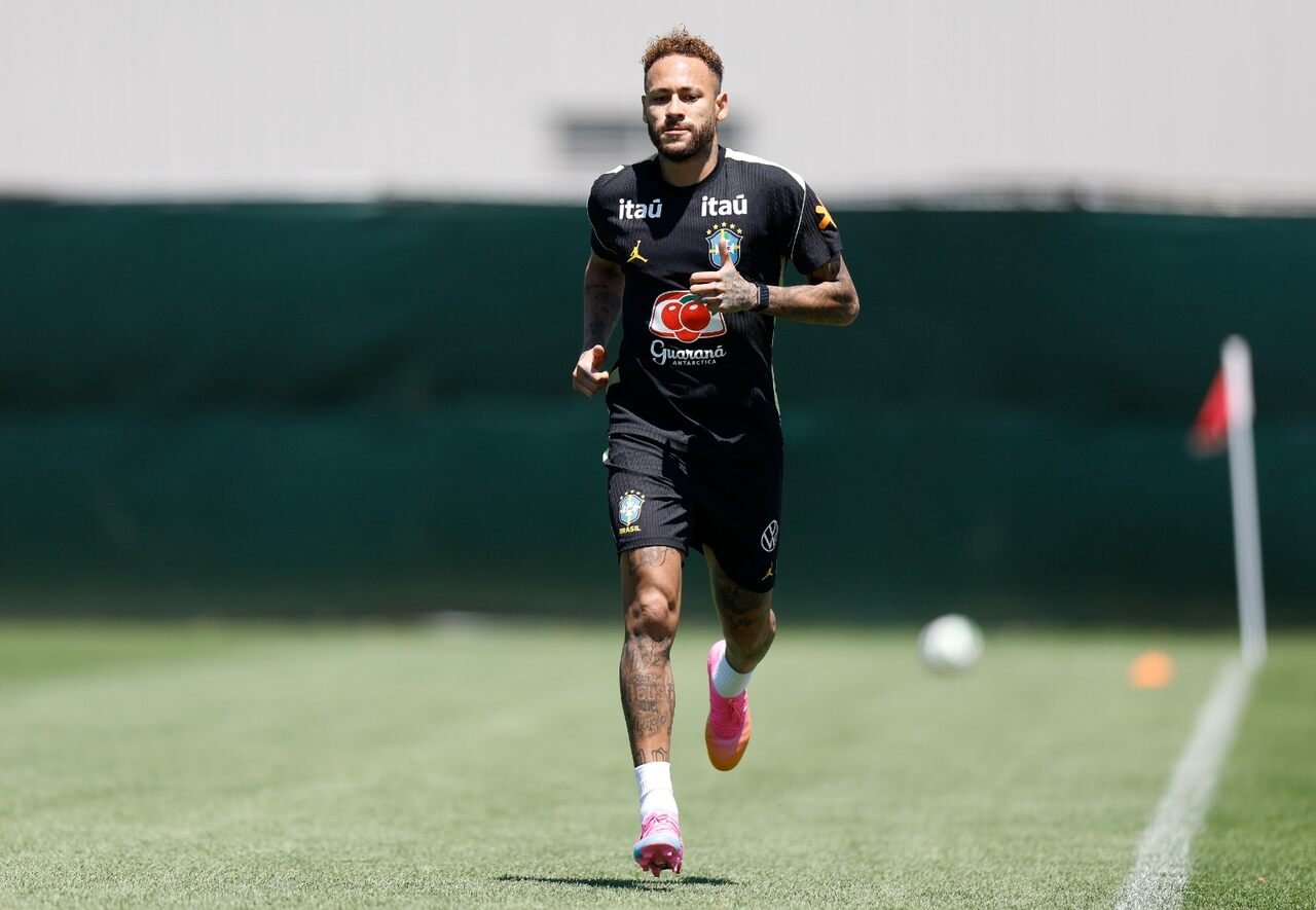 Neymar treina no campo com o elenco pela primeira vez nos EUA; saiba a situa&ccedil;&atilde;o do camisa 10