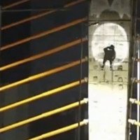 VÍDEO: Homens usam rapel e até drone para pichar viaduto e acabam presos na BR-116
