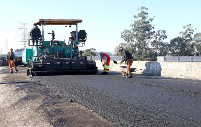 Equipes já trabalham na pavimentação asfáltica no viaduto da Avenida Celina Kroeff