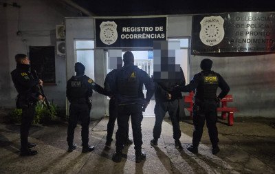 VÍDEO: Homens são presos flagrados fazendo rapel para pichar viaduto em São Leopoldo