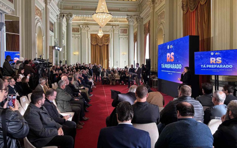 Governador Eduardo Leite lançou o programa Prepara RS durante encontro com prefeitos e representantes da Defesa Civil no Palácio Piratini, em Porto Alegre
