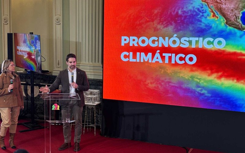 Governador Eduardo Leite lançou o programa Prepara RS durante encontro com prefeitos e representantes da Defesa Civil no Palácio Piratini, em Porto Alegre | abc+