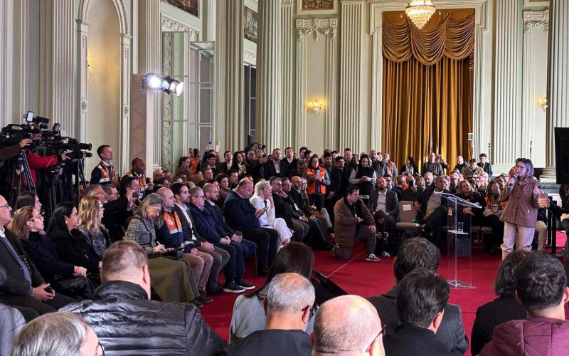 Governador Eduardo Leite lançou o programa Prepara RS durante encontro com prefeitos e representantes da Defesa Civil no Palácio Piratini, em Porto Alegre