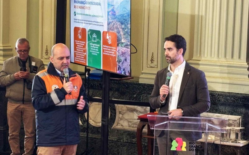 Governador Eduardo Leite lançou o programa Prepara RS durante encontro com prefeitos e representantes da Defesa Civil no Palácio Piratini, em Porto Alegre
