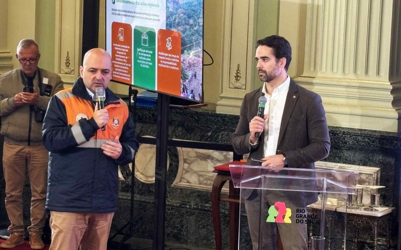 Governador Eduardo Leite lançou o programa Prepara RS durante encontro com prefeitos e representantes da Defesa Civil no Palácio Piratini, em Porto Alegre