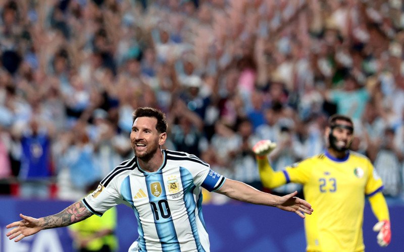 Messi se destacou na estreia | abc+