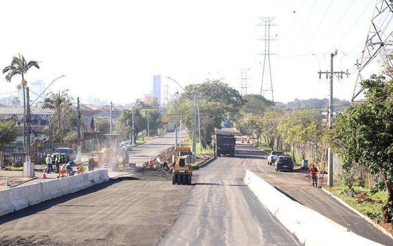 Pavimentação do Viaduto da Avenida Celina Kroeff