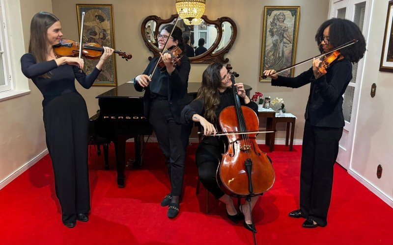 Quarteto Camélia: Maiara Mayer (violino), Sophia Willrich (viola), Isadora Gehres (violoncelo) e Cibele Bartz (violino)