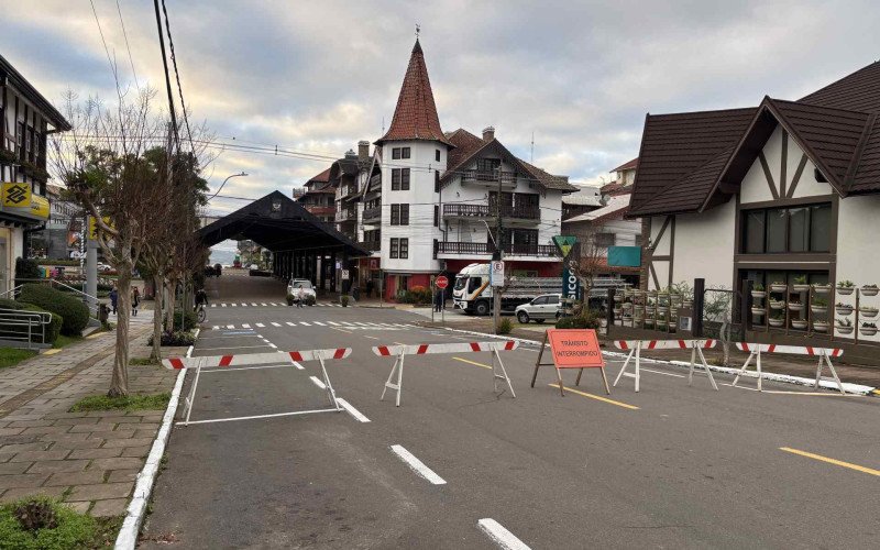 Trechos das ruas Sete de Setembro e Rui Barbosa estão fechados no Centro de Nova Petrópolis