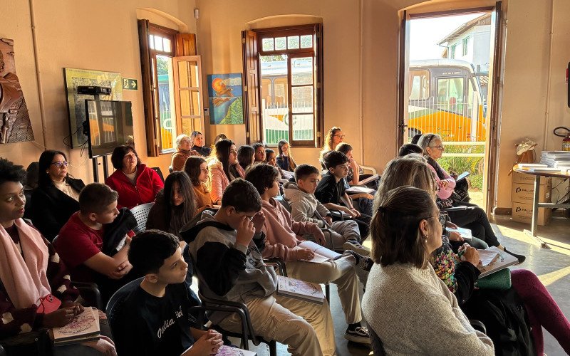 No Museu do Rio, escritora Simone Saueressig lança livro Os Ossos e Cinzas
