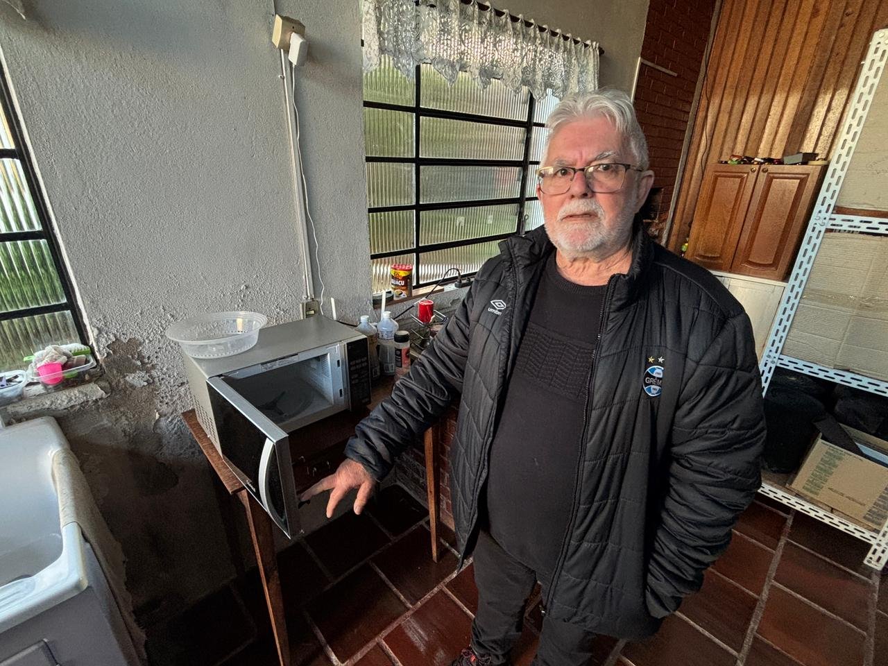 &ldquo;&Eacute; gastar o m&iacute;nimo poss&iacute;vel:&rdquo; Comunidade conta o que tem feito para reduzir impacto do aumento na conta de energia
