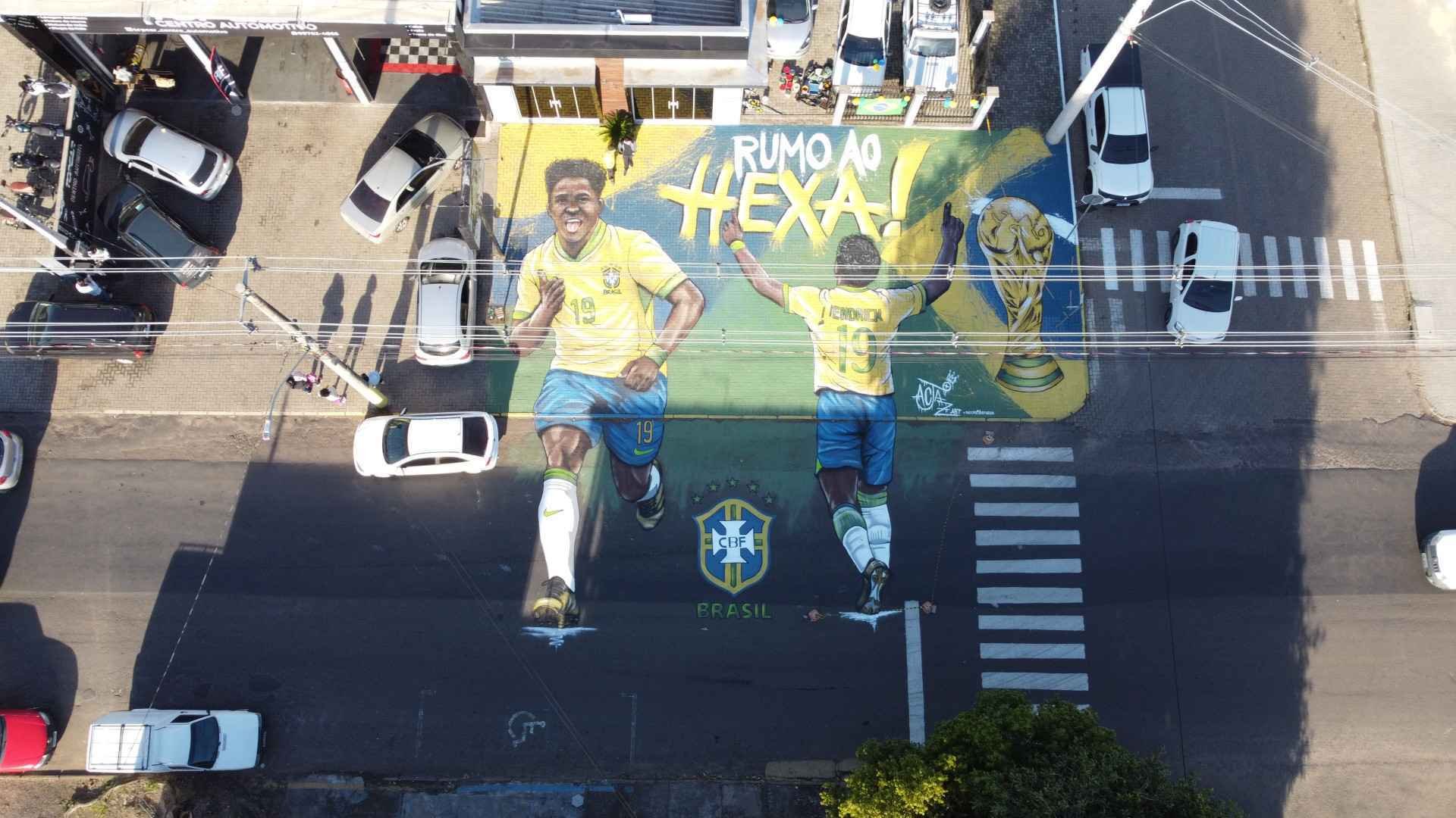 Endrick ganha pintura gigante em rua de Port&atilde;o em nova homenagem &agrave; Sele&ccedil;&atilde;o Brasileira