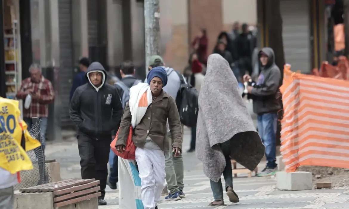 Alertas do Inmet: Frio persiste com risco de geada e retorno da chuva ao RS