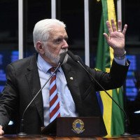 Caso Master: Líder do governo Lula no Senado é alvo de buscas da PF