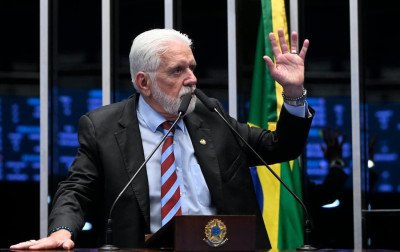 Jaques Wagner esclarece que não é réu, não foi denunciado e não foi acusado, diz assessoria