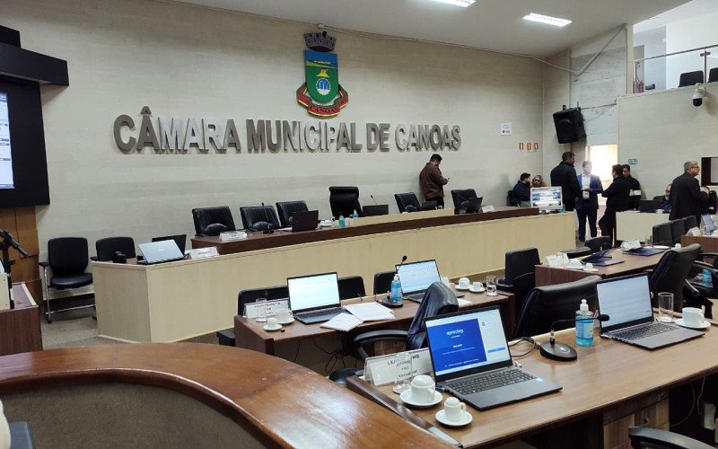 Vereadores organizam criação de comissão para acompanhar sindicância sobre denúncia envolvendo cargo comissionado no gabinete do prefeito Airton Souza | abc+