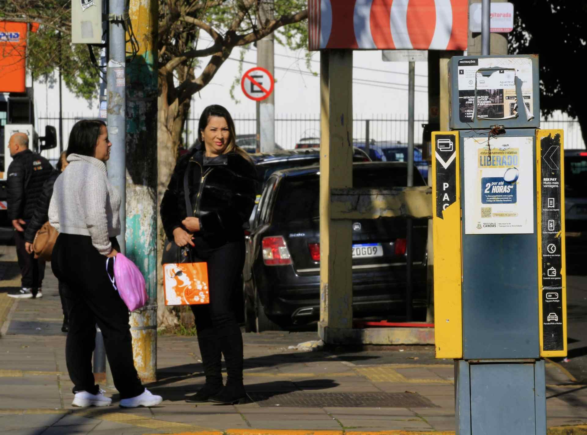 Projeto de retorno da cobran&ccedil;a por estacionamento rotativo ser&aacute; apresentado nesta sexta-feira (19)
