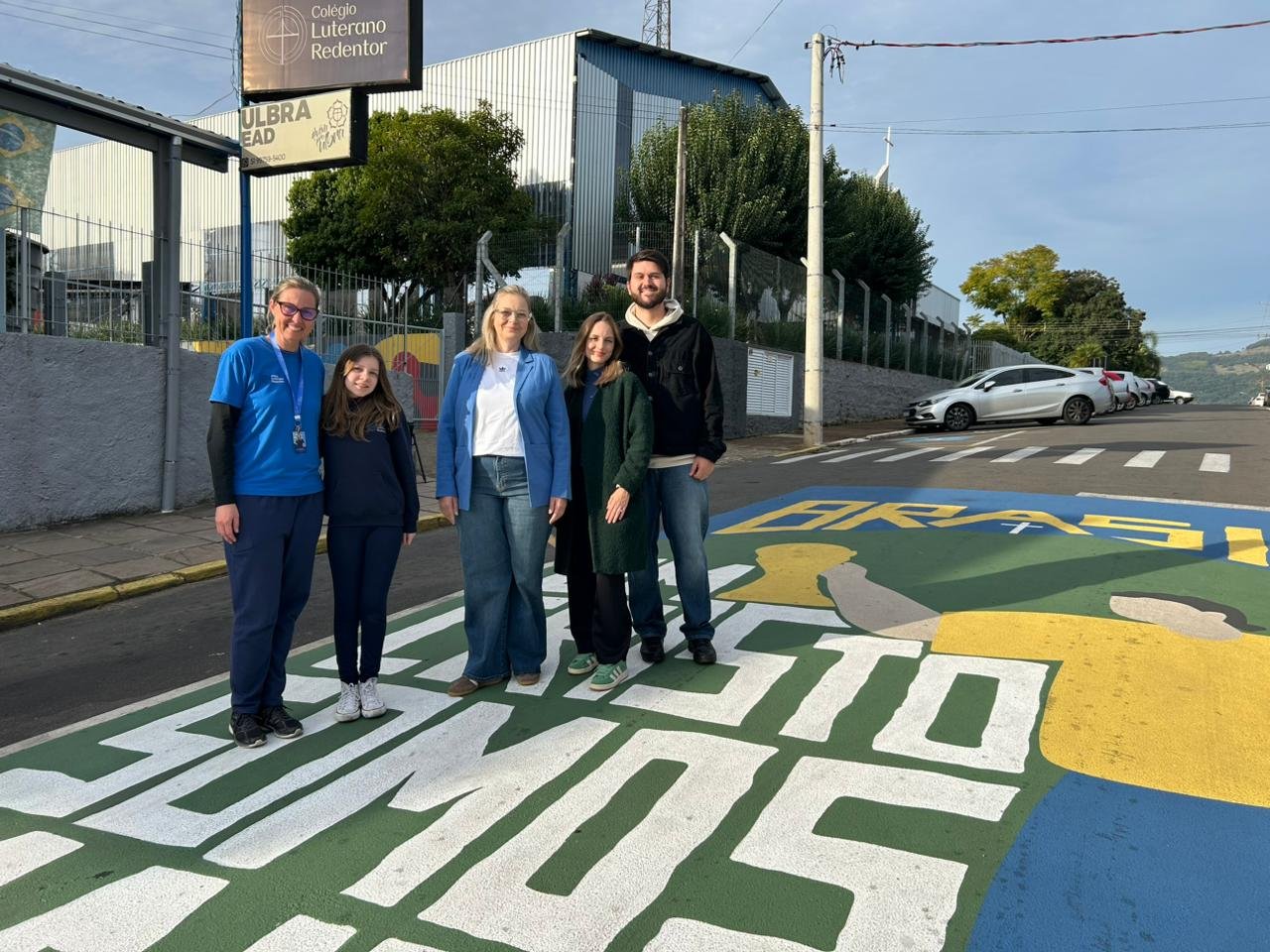 Na torcida pelo Brasil: Estudantes de Igrejinha pintam rua em apoio &agrave; Sele&ccedil;&atilde;o