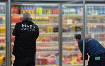 Impróprio para consumo: força-tarefa que retira toneladas de produtos de circulação vira aliada da saúde pública