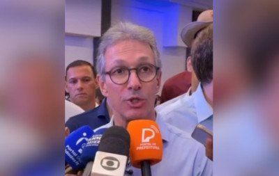 Zema nega proximidade com Flávio Bolsonaro e reacende briga