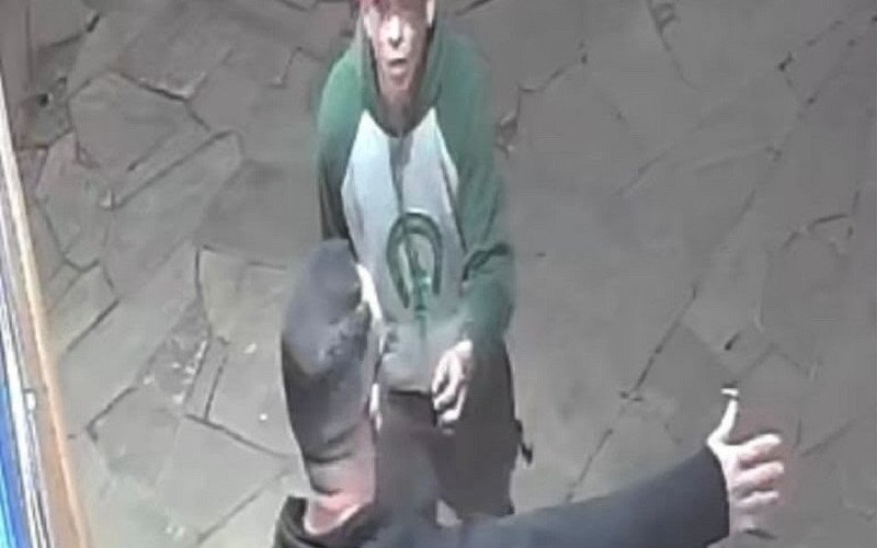 Imagens de câmeras de segurança flagraram assalto | abc+