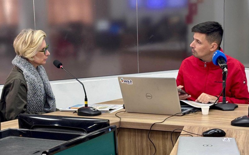 Presidente da Corsan, Samanta Takimi, em visita ao Grupo Sinos nesta sexta-feira | abc+
