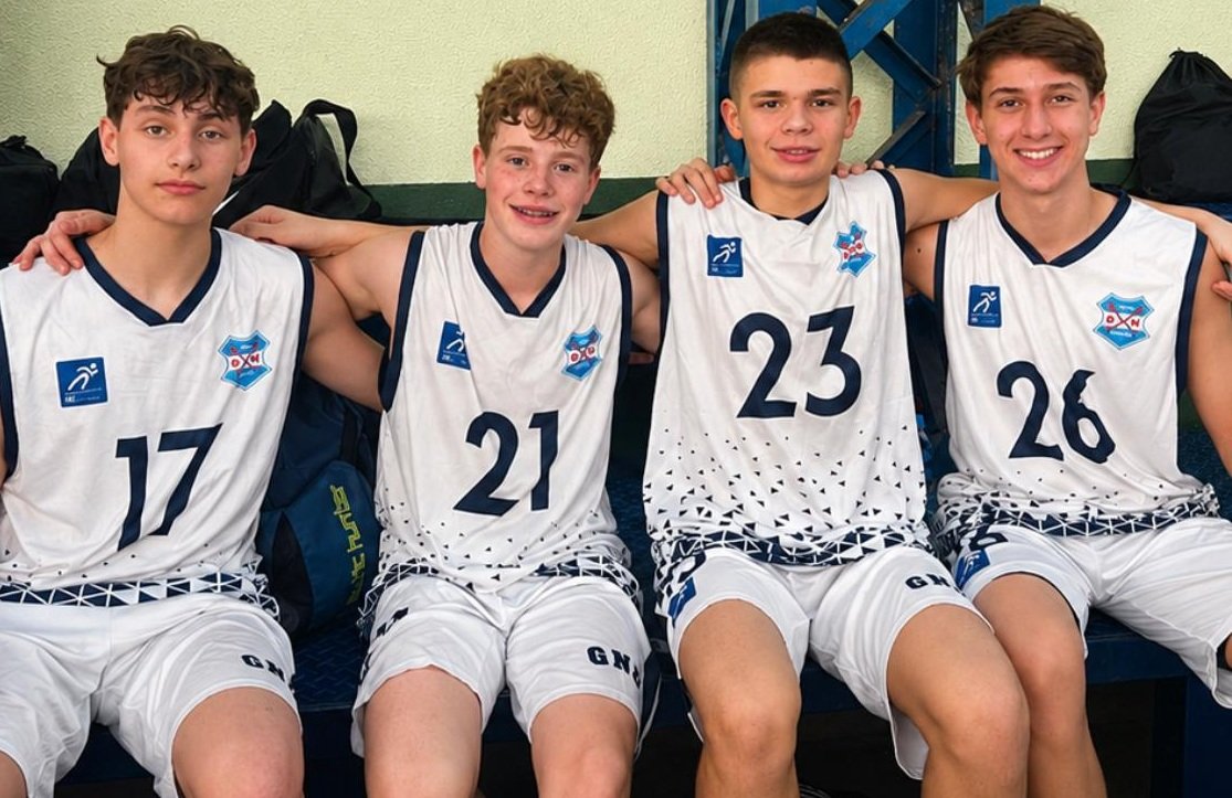 Atletas da IENH disputam Campeonato Sul-Brasileiro de Basquete no Paran&aacute;