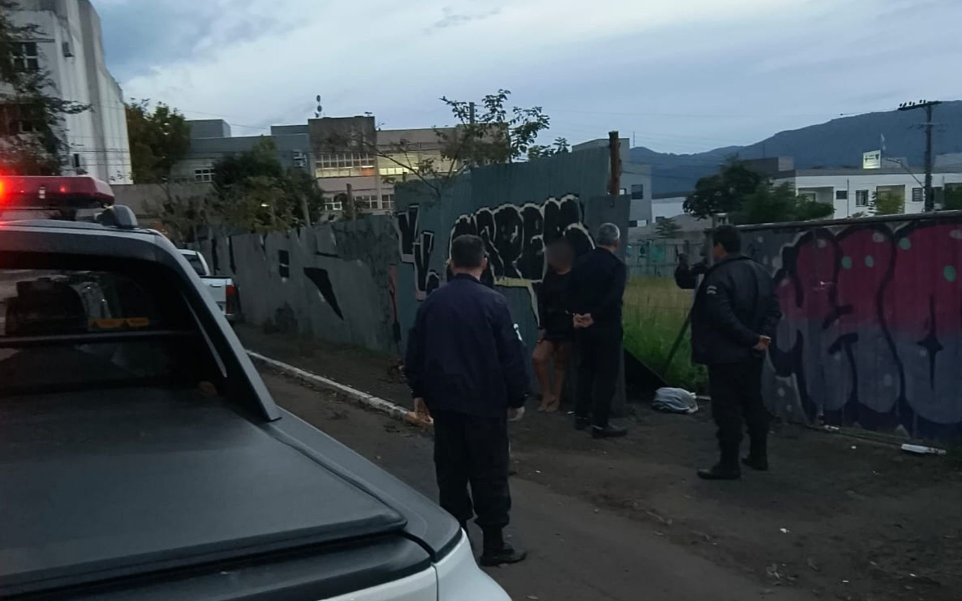 Homem &eacute; preso por estupro em terreno baldio no Vale do Sinos
