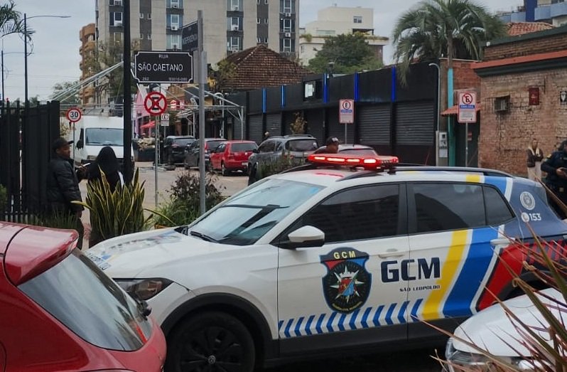 Trânsito interrompido na Rua Independência para o jogo Brasil x Haiti