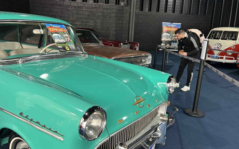 Apaixonados por carros têm até segunda-feira (22) para conferir gratuitamente a Mostra de Carros Antigos do IFashion Outlet