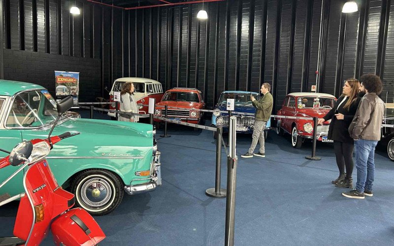 Apaixonados por carros têm até segunda-feira (22) para conferir gratuitamente a Mostra de Carros Antigos do IFashion Outlet