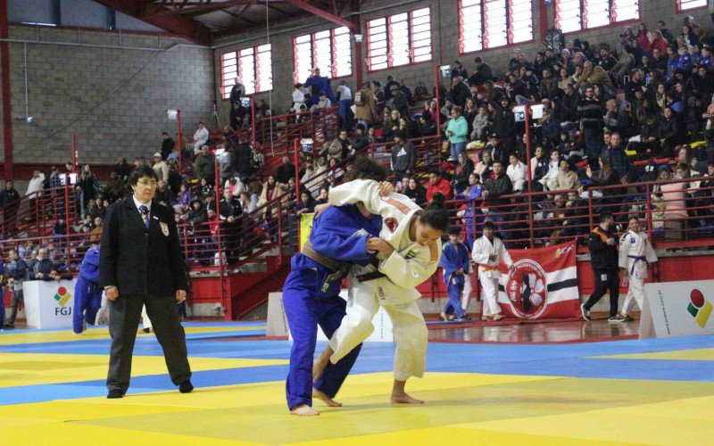 Anielly Reis foi uma das judocas a competir na Supercopa Canoas de Judô neste sábado (20) | abc+