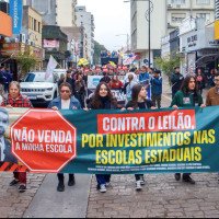 Caminhada contra PPP na Educação mobiliza comunidades escolares em São Leopoldo
