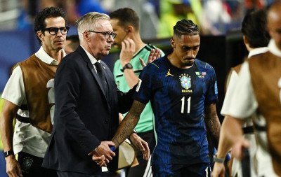 Raphinha, da Seleção Brasileira, tem lesão confirmada na coxa; veja quando atacante deve voltar