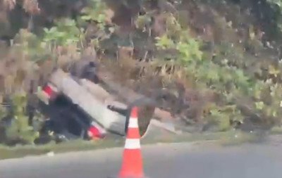 RS-115: Motorista perde o controle e capota carro no trecho em Gramado