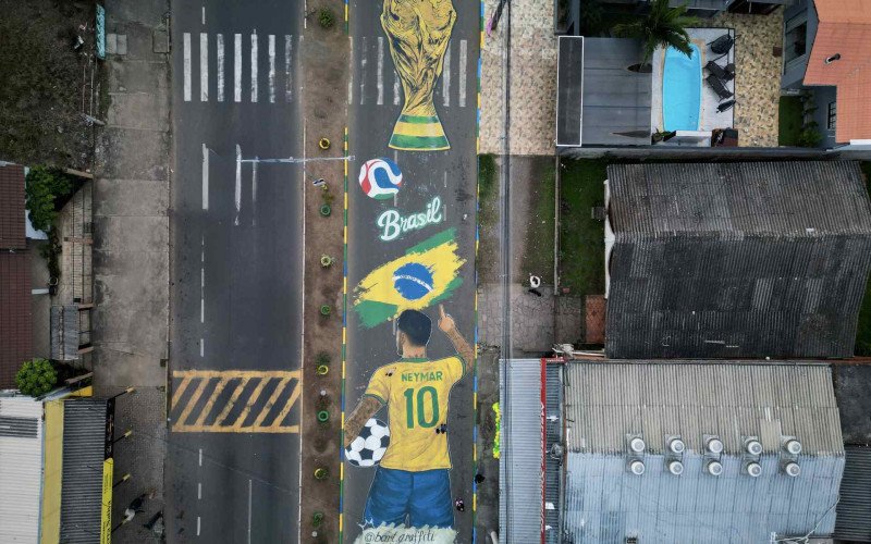 Pintura de Neymar foi feita na Avenida Leopoldo Wasun, no Santos Dumont
