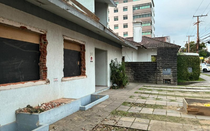 Avança demolição de prédios que darão lugar ao novo McDonald's de Novo Hamburgo
