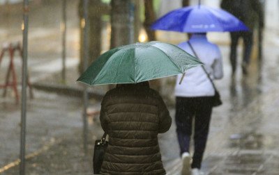Frente fria avança pelo RS com risco de vendavais e chuva intensa nas próximas horas