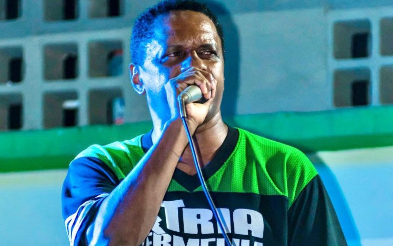 Hertz Dias é rapper e professor