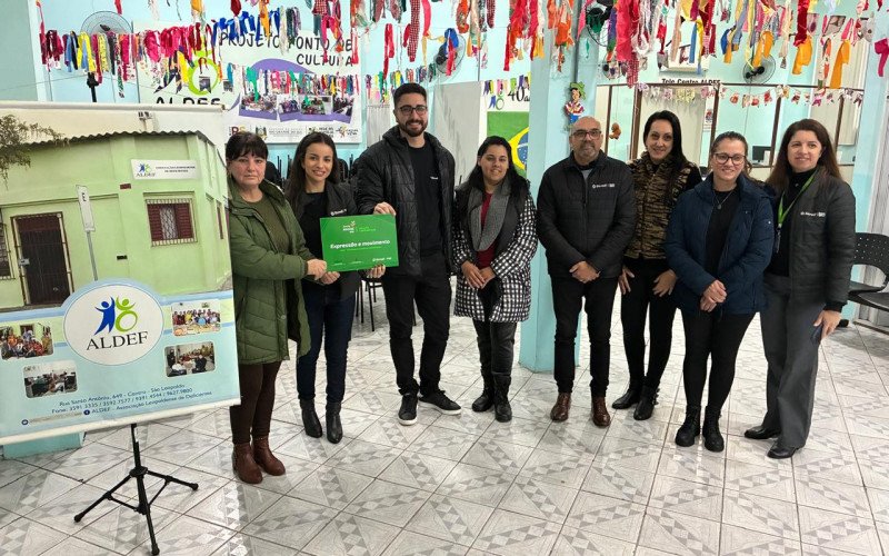 Aldef recebeu placa simbólica do Fundo Social nesta segunda-feira (22)