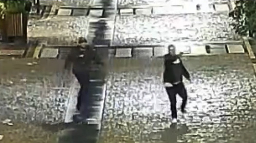 V&Iacute;DEO: C&acirc;meras flagram ataque a bar e persegui&ccedil;&atilde;o que terminou com foragido baleado em S&atilde;o Leopoldo