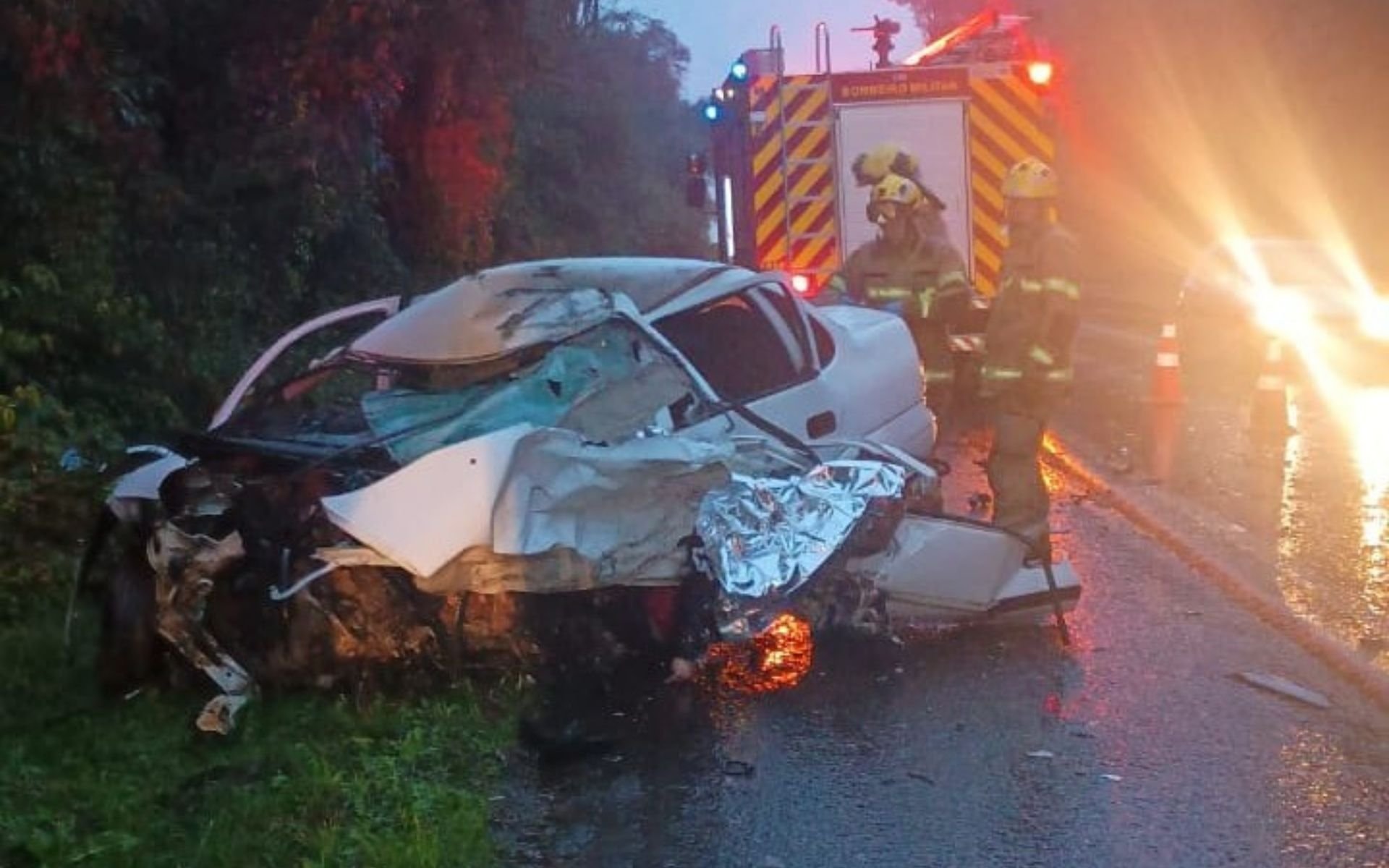 M&atilde;e e filhas morrem em colis&atilde;o frontal com carreta em rodovia do RS