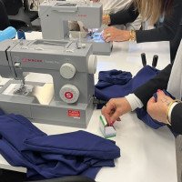 "Meu primeiro scrub": Alunas de moda se unem para vestir competidora de Enfermagem em Novo Hamburgo