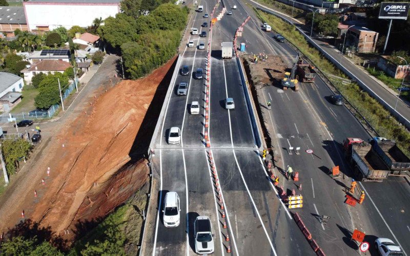 Maior dos túneis em construção na BR-116 exige novo cenário provisório para o trânsito sobre a rodovia nos dois sentidos